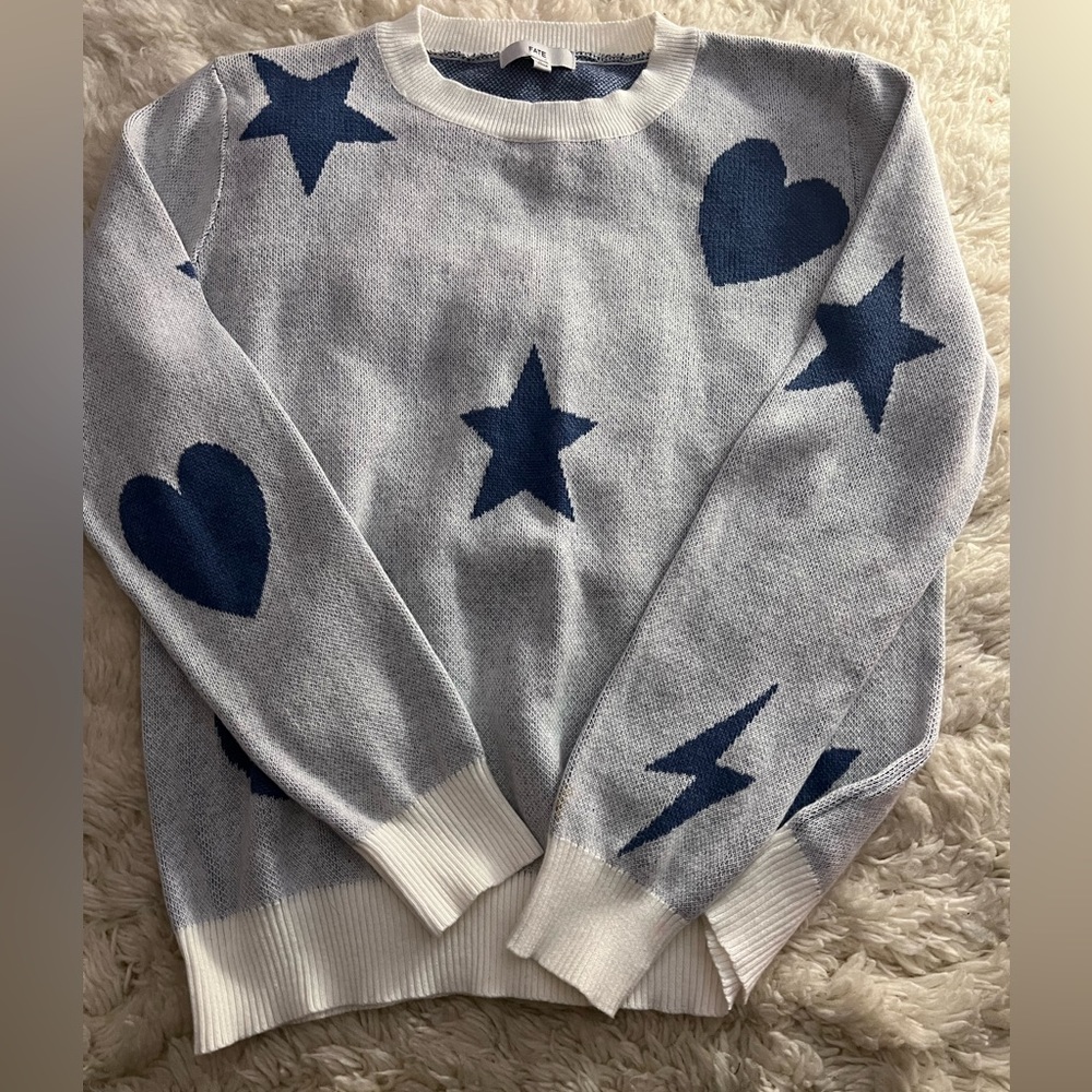 Very pretty white/blue Fate sweater! Size Women’s Small.